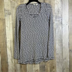 Lucy & Laurel Sz XS Black & White Striped Lightweight Knit Sweater Raw E…